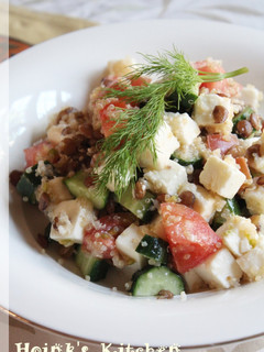 A picture of Mediterranean Quinoa & Lentil Salad.