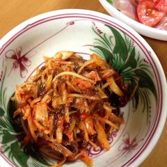 A picture of Papaya and Mozuku Seaweed Kimchi.