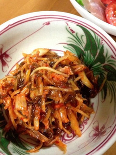 A picture of Papaya and Mozuku Seaweed Kimchi.