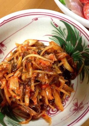 A picture of Papaya and Mozuku Seaweed Kimchi.