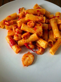 Una foto de Macarrones con pulpo y gambas