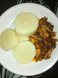 A picture of Boiled yam with fish sauce.