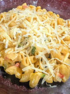 Una foto de Fideos coditos con salsa de crema sabor queso - vegetariano
