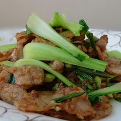 A picture of Pork Slice In Oyster Sauce With Bak Choy.