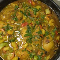 A picture of Chicken Curry with Shrimps.