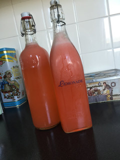 A picture of Strawberry Lemonade.
