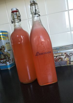 A picture of Strawberry Lemonade.