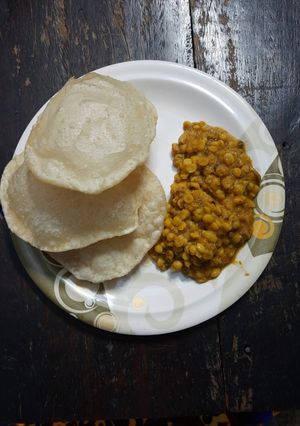 লুচি আর ছোলার ডাল (luchi cholar dal recipe in Bengali) রেসিপির প্রধান ছবি