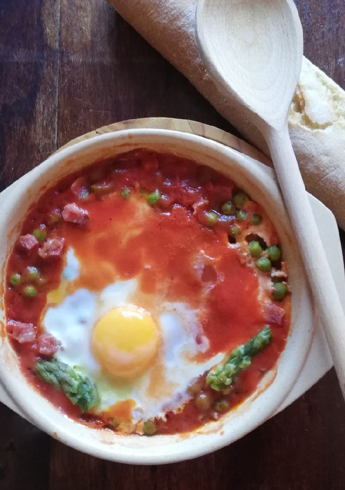 Una foto de Huevos al plato o a la flamenca, en 4 minutos en microondas
