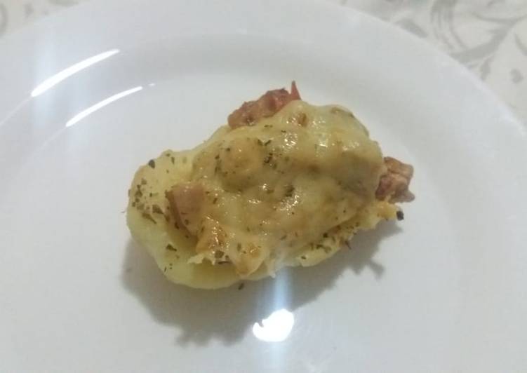Batata recheada com frango e bacon
