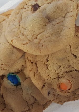 A picture of Peanut M&M Cookies.