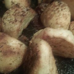A picture of Mandys amazing roasted potatoes.