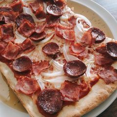 A picture of Bacon Pizza.