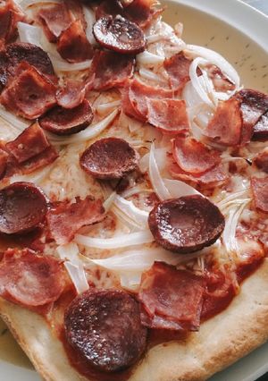 A picture of Bacon Pizza.