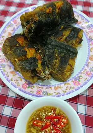 Hình của món Cá trê chiên chấm mắm gừng.