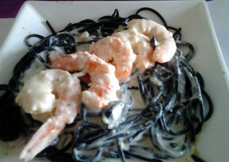 Gambas with black Spaghetti