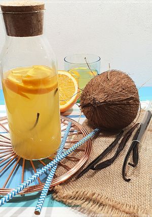 Une photo de Eau de Coco à l'orange & à la vanille