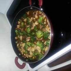 A picture of chicken broccoli stir fry.