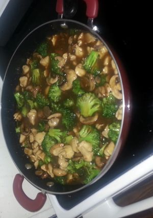 A picture of chicken broccoli stir fry.