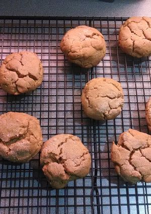 A picture of Betty crocker molasses cookies!.