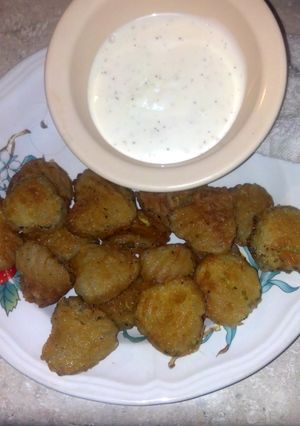 A picture of fried pickles.