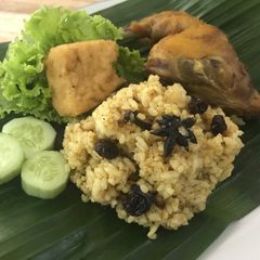 A picture of Kabuli Rice (Nasi Kebuli).