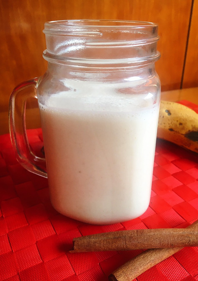 Una foto de Batido de kéfir, plátano y canela