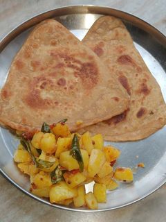 পরোটা আলুর তরকারি (parota aloor tarkari recipe in Bengali) রেসিপির প্রধান ছবি