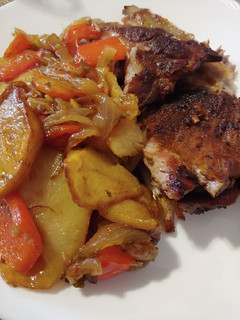 Una foto de Costilleja al horno en moruno rojo y andalús