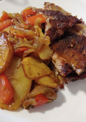 Una foto de Costilleja al horno en moruno rojo y andalús