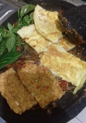 Foto resep Sambel Tempe Telur Kemangi Penggugah Selera