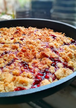 صورة لوصفة كرمبل الفواكه الحمراء / Berries crumble