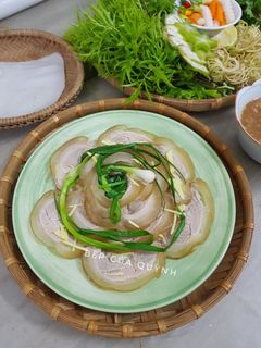 Hình của món Bê thui cuộn luộc sả, gừng.