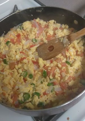 A picture of Huevos a la Mexicana.