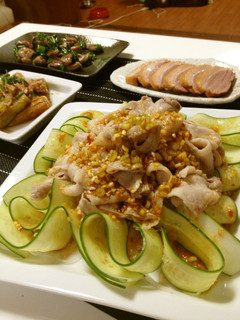 A picture of Chilled Shabu Shabu Salad and Spicy Sauce.