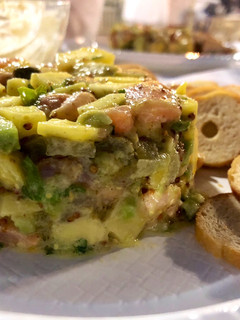 Una foto de Tartar de salmón con mango