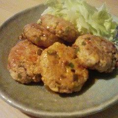 A picture of Pork Tsukune Patties with Tofu.