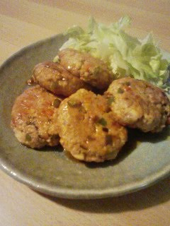 A picture of Pork Tsukune Patties with Tofu.