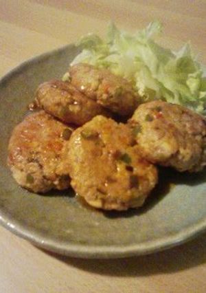 A picture of Pork Tsukune Patties with Tofu.