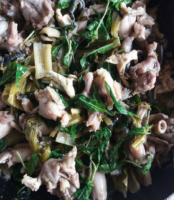 Hình của món Ếch xào dưa.