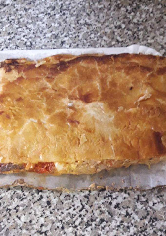 Una foto de Empanada de hojaldre y atún
