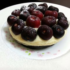 A picture of Cherry With Mascapone On Oreo Crust.