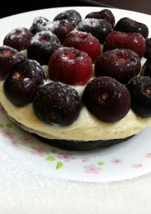 A picture of Cherry With Mascapone On Oreo Crust.