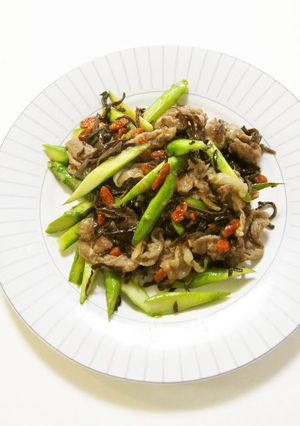 A picture of Asparagus, Pork & Goji Berry Stir-Fry.