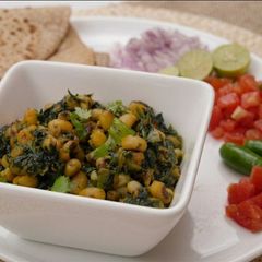 A picture of Spinach and Cowpeas Curry.