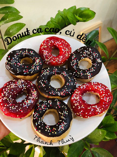 Hình của món Bánh Donut sô cô la (bánh vòng).