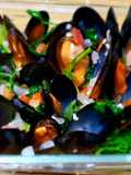Green mussels in white wine