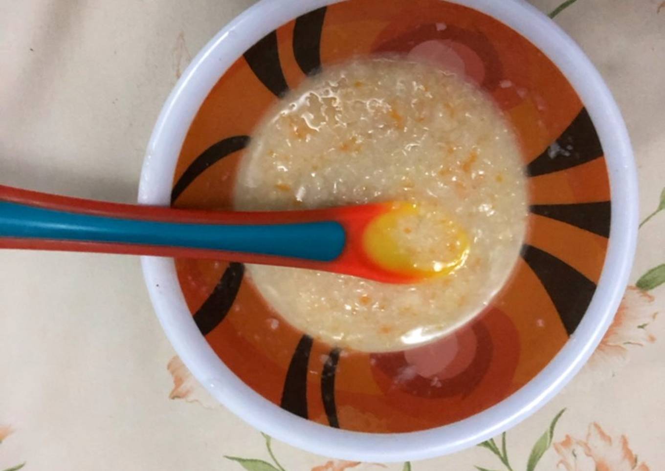 Menu mpasi 6 bulan day 2 bubur ayam wortel