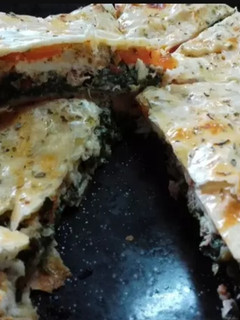 Una foto de Tarta de espinaca con atún, huevo, tomate, queso y jamón!!!
