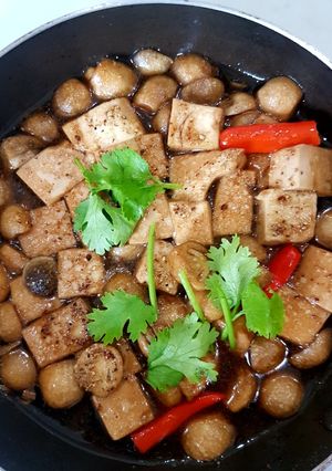 Hình của món Nấm Rơm Kho Tàu Hũ Non.